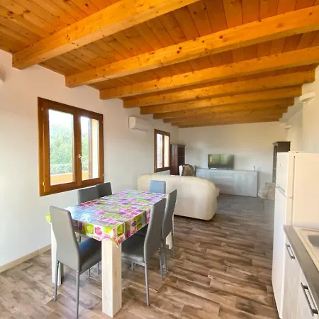 Apartment Pettirosso 5 *